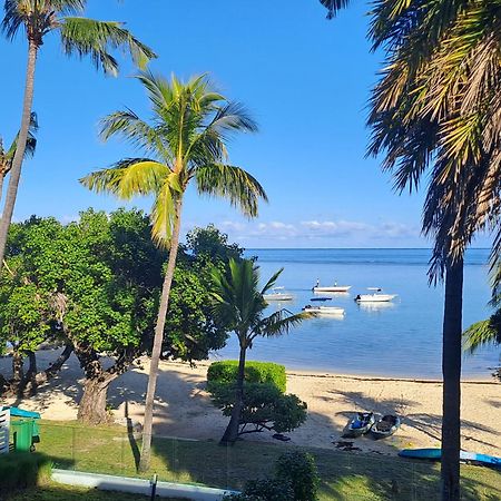 Caplage - Beachfront Ground Floor Apartment In Тамарин Екстериор снимка