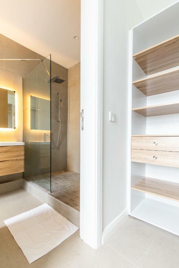 Caplage - Beachfront Ground Floor Apartment In Тамарин Екстериор снимка