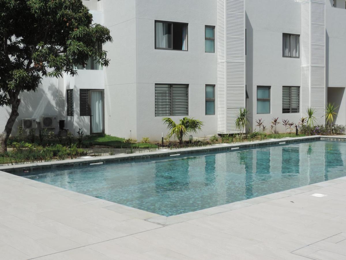 Caplage - Beachfront Ground Floor Apartment In Тамарин Екстериор снимка